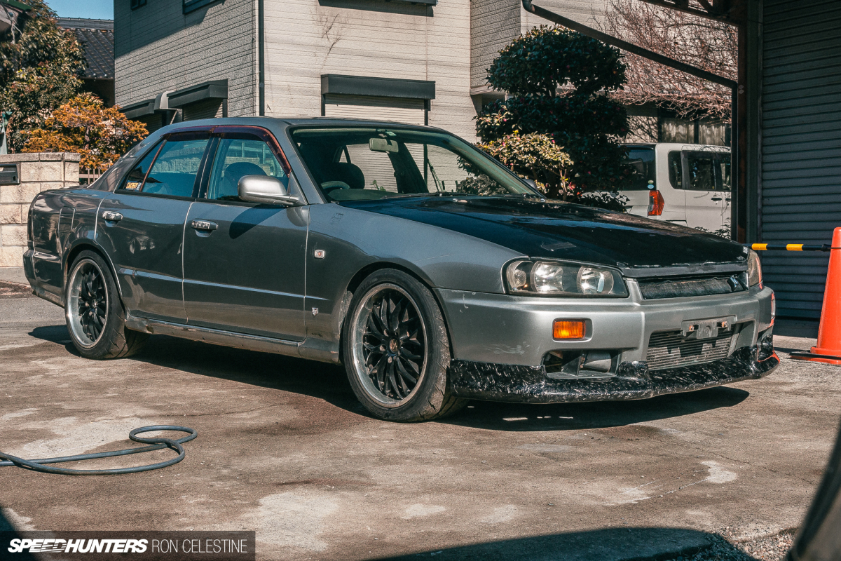 Speedhunters_Ron_Celestine_ProjectRough_R34Skyline_GTT_CarbonFiberLip_NandemoDesign-71