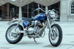 Kawasaki W650 desert sled by Dirty Dick's Motos