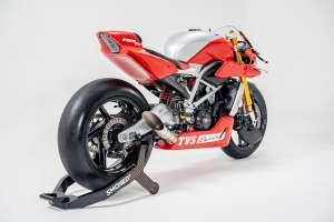 Neo-retro TVS Apache RR 310 café racer by Smoked Garage